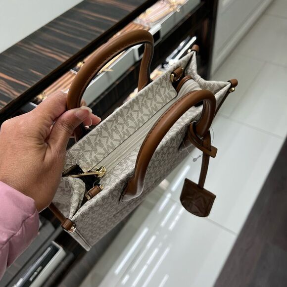 Michael Kors Mirella SM Shopper Vanilla  Messenger Shoulder Xbody Purse Logo - Picture 4 of 13